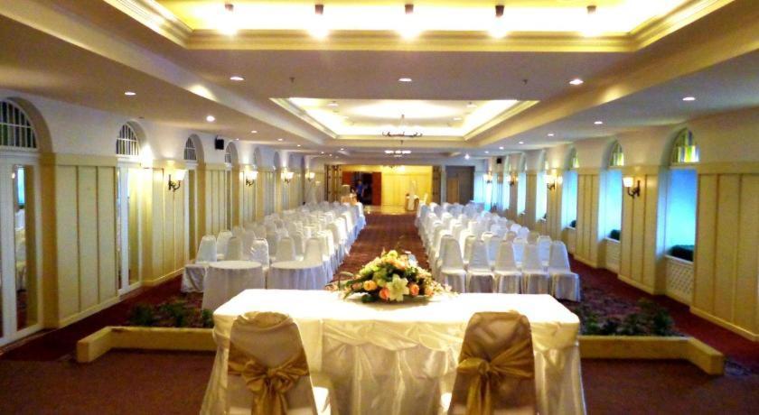 Iyarin@Tuk Chang Ratchayothin Hotel Bangkok Exterior foto